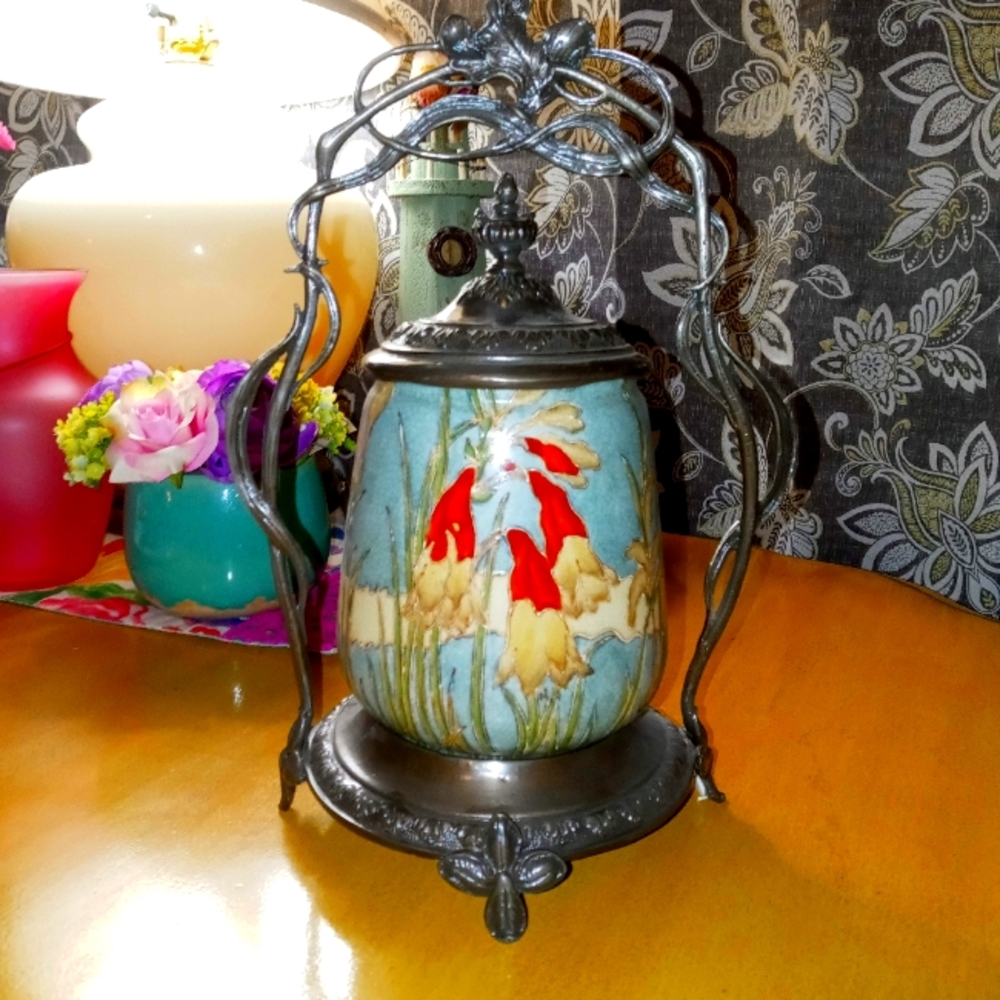 Vase/Decorative Jar